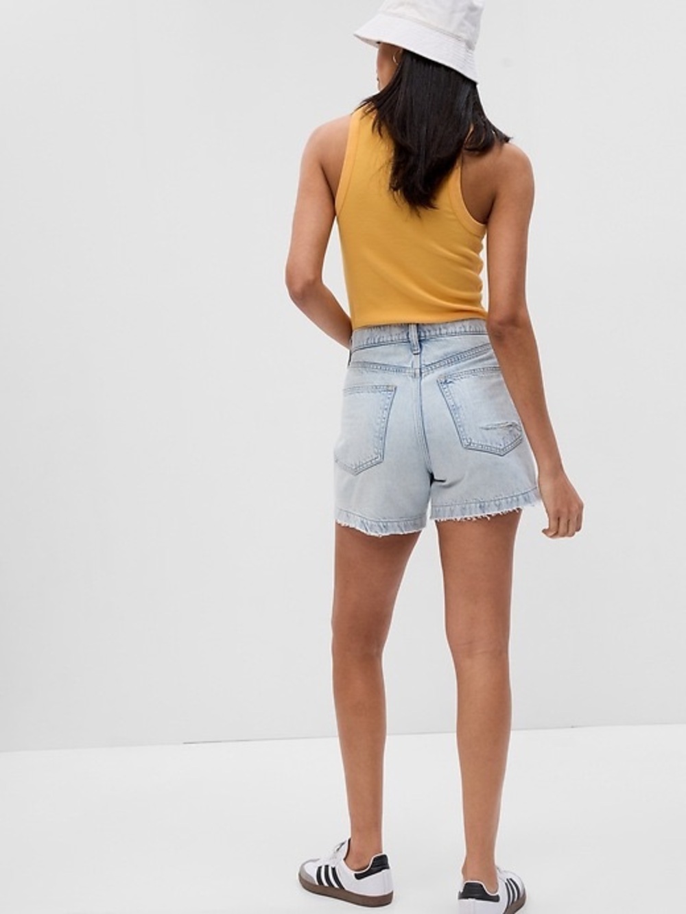 GAP 4" High Rise Stride Short - Picture 2 of 7